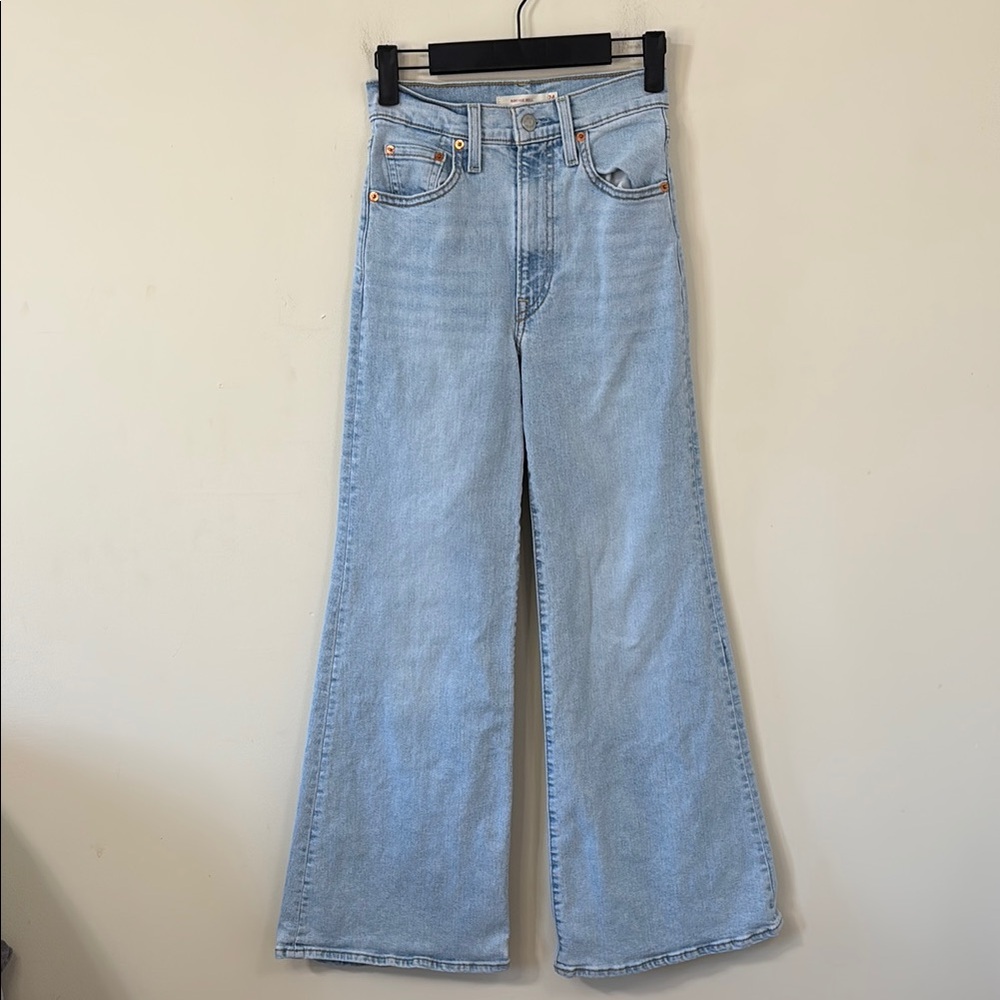 Levi’s Ribcage Bell Sits Well Together Light Wash Size 24 - Picture 2 of 14